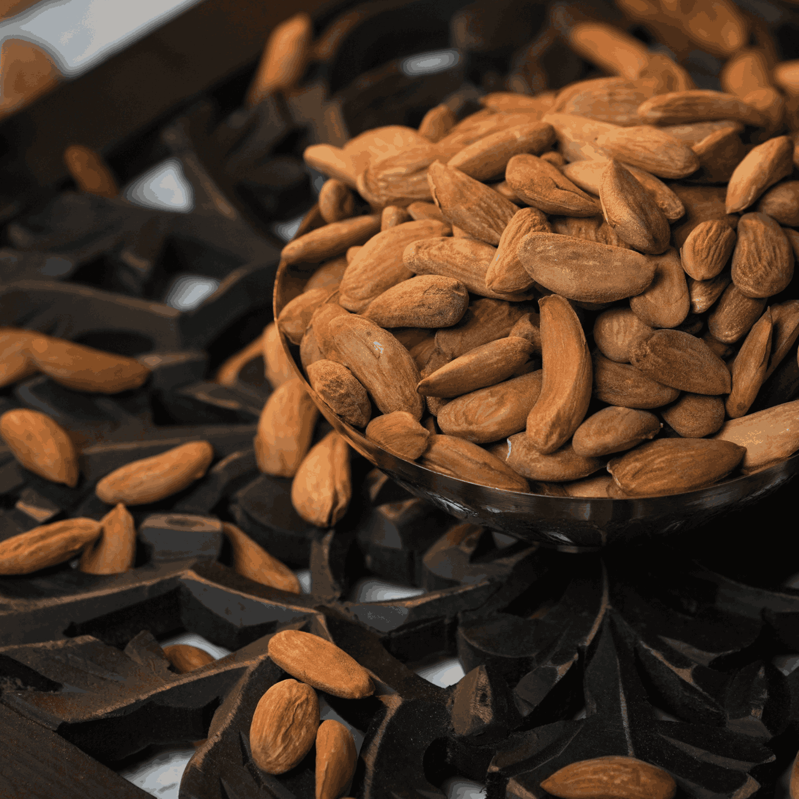 AAFARIN PREMIUM AFGHAN KHAIRUDDINI MAMRA ALMOND ( MAMRA GIRI BADAM ).