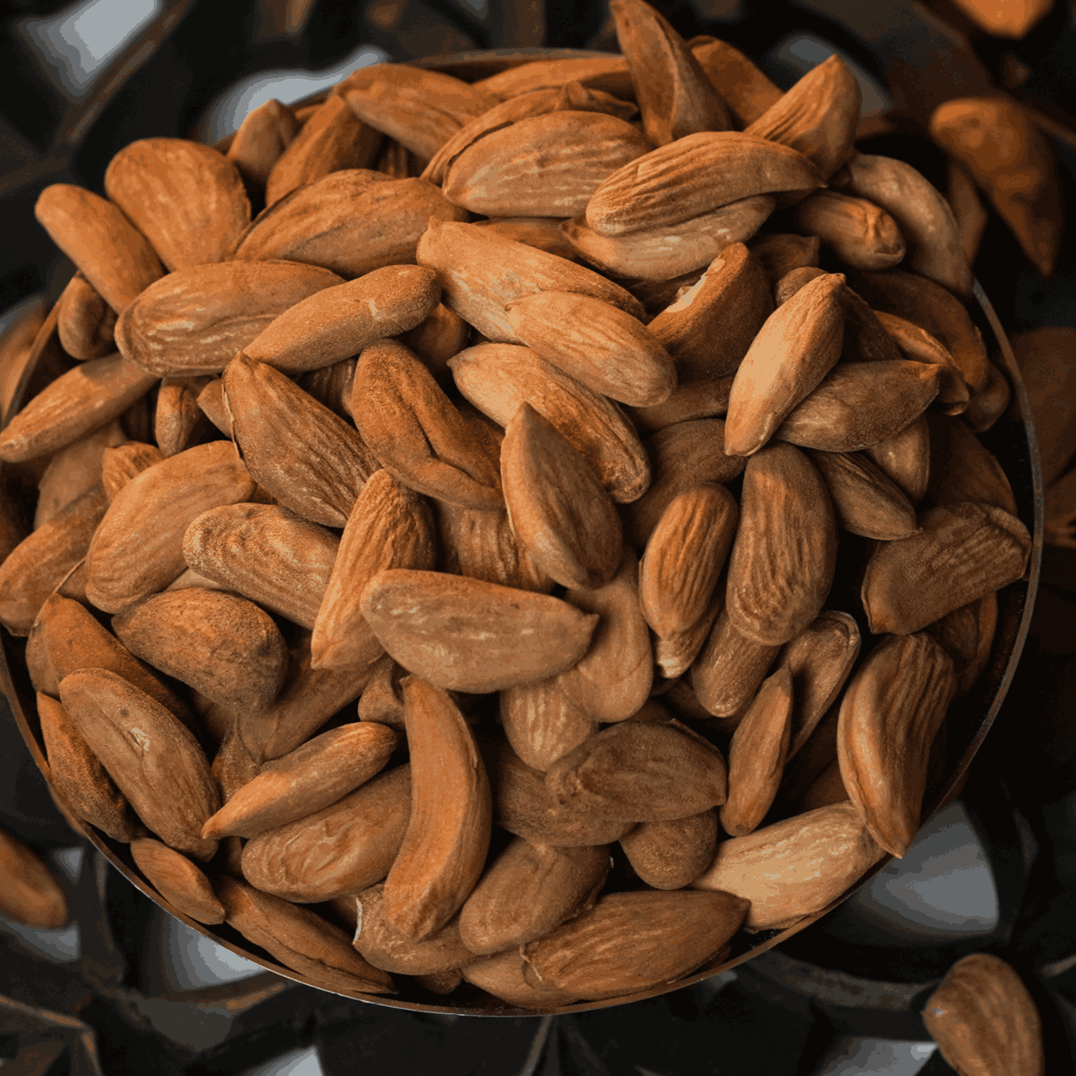 AAFARIN PREMIUM AFGHAN KHAIRUDDINI MAMRA ALMOND ( MAMRA GIRI BADAM ).