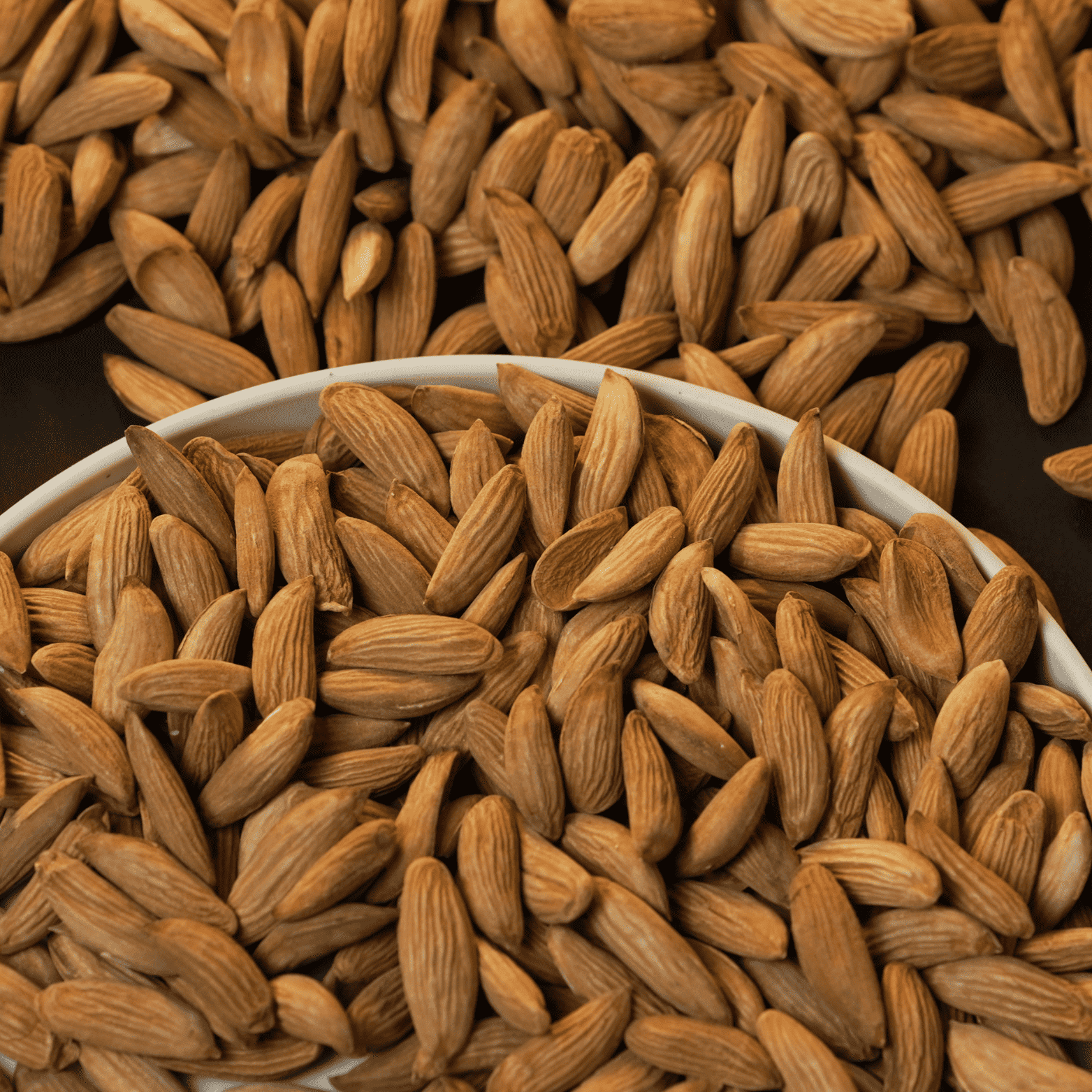 AAFARIN PREMIUM AFGHAN KABULI MAMRA ( MAMRA GIRI BADAM ).