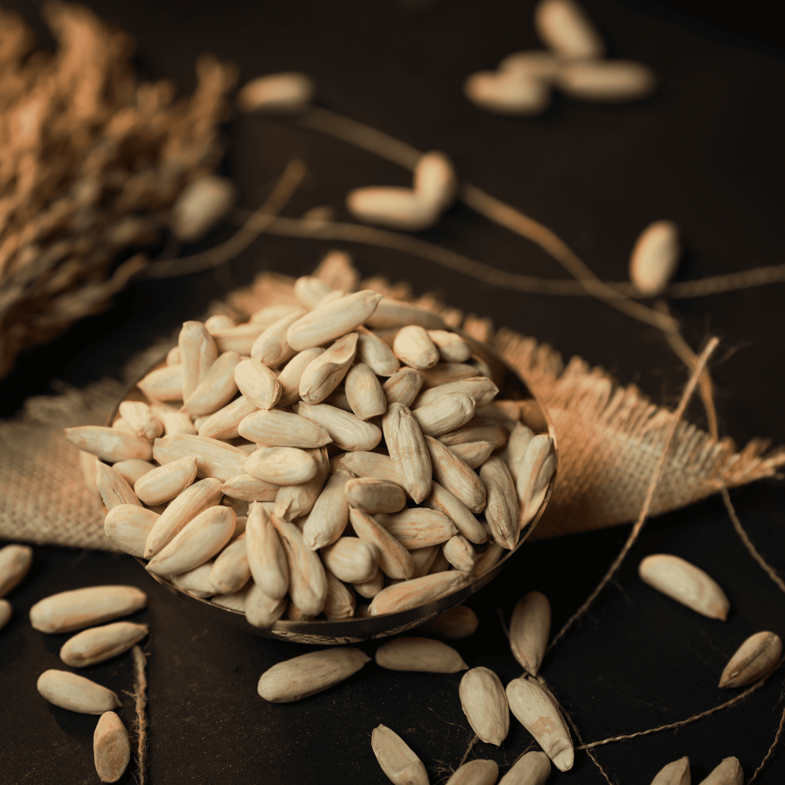 AAFARIN PREMIUM AFGHAN LOGARI MAMRA ALMOND ( WHITE SHAHI MAMRA BADAM ).